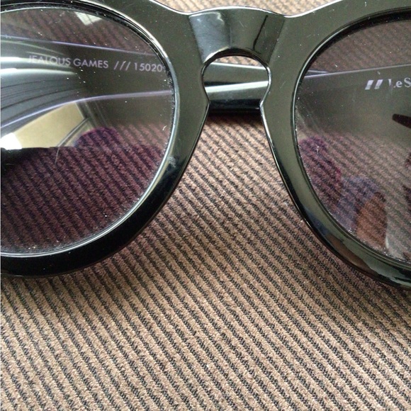 Le Specs JEALOUS GAMES Black Violet Oval Sunglasses - Picture 7 of 9